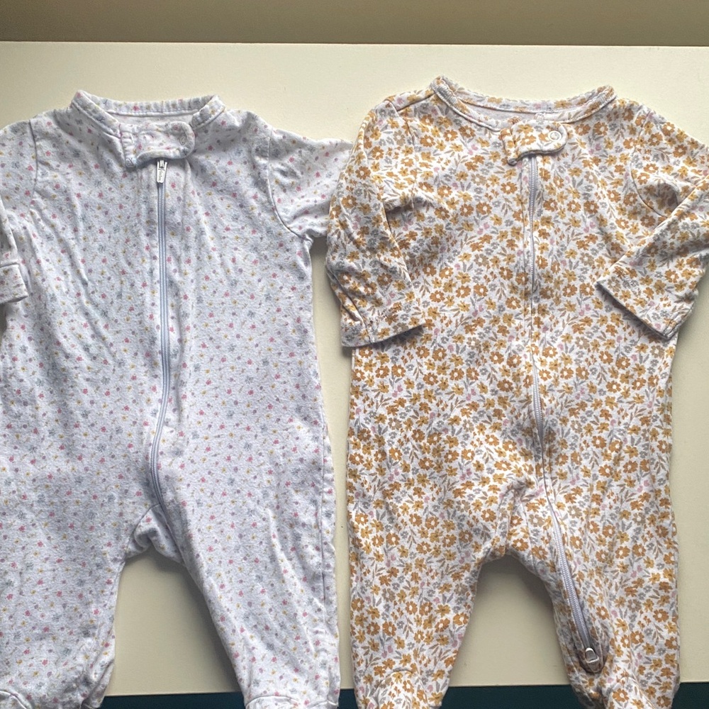 🌻Carter's White and Gold Floral Kids Footies